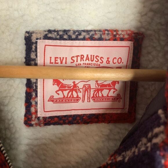 NWT Levi’s wool blend and Sherpa shacket. Large - Picture 4 of 5